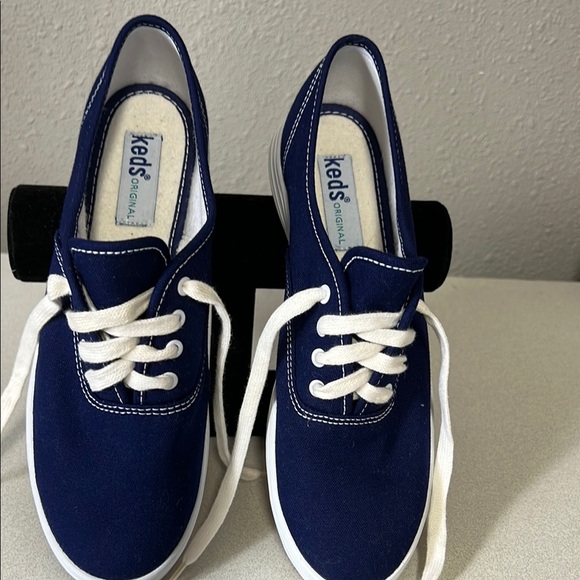 Keds Blue and White Canvas Sneakers Classic Style - Picture 1 of 7